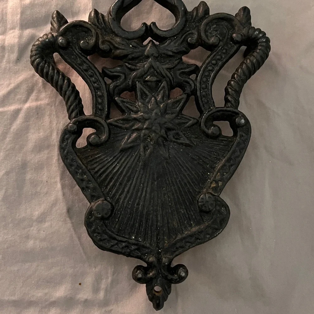 Vintage Cast Iron Black Footed Trivet Sunburst Starburst w/ Heart Handle 8.25